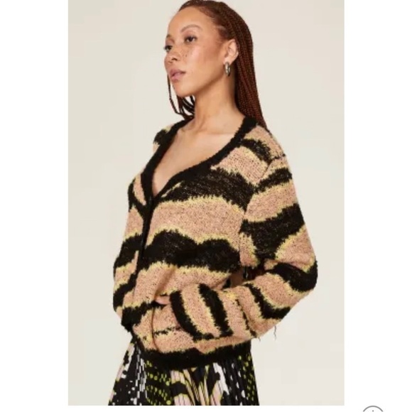 Le Superbe
Electric Zebra Cardigan size medium EUC - Picture 3 of 13